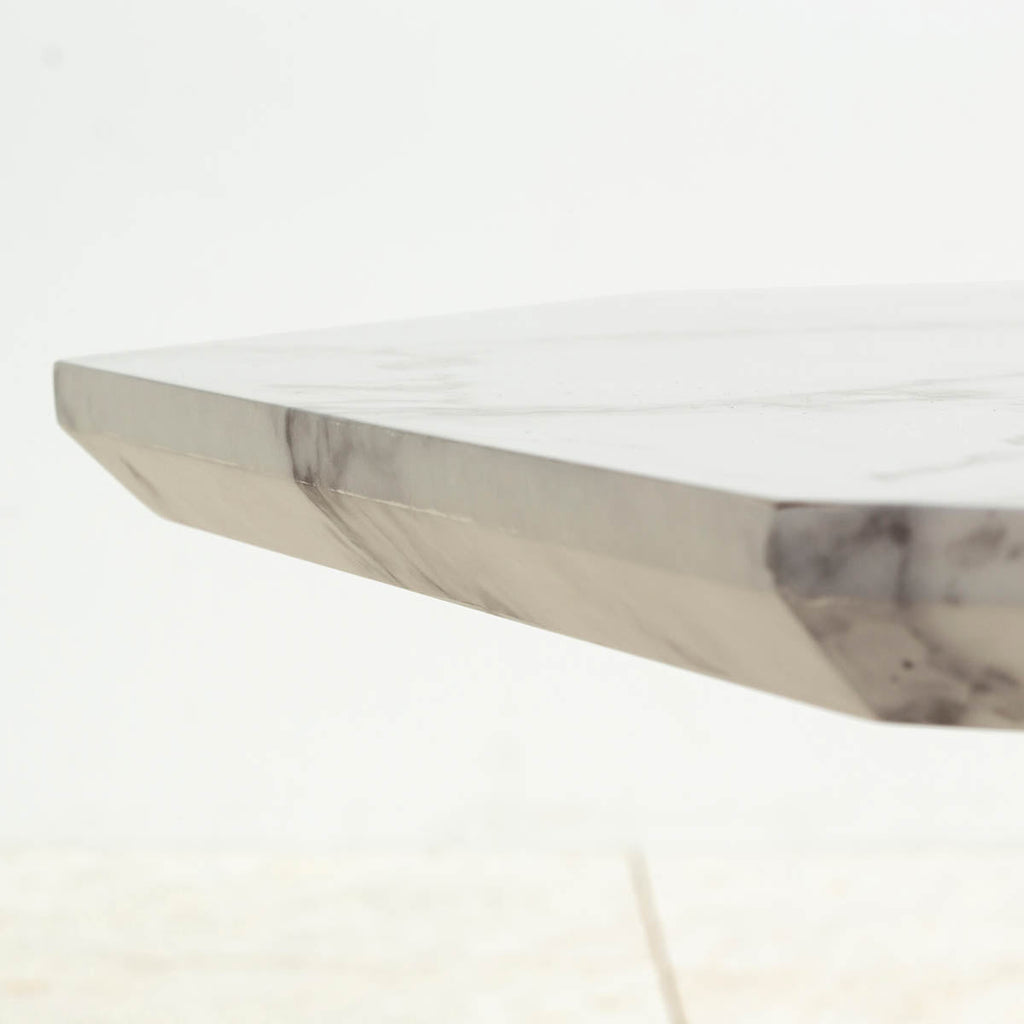 大理石柄の天板と天然木の組み合わせがモダンなセンターテーブル（天板・横からのアングル）