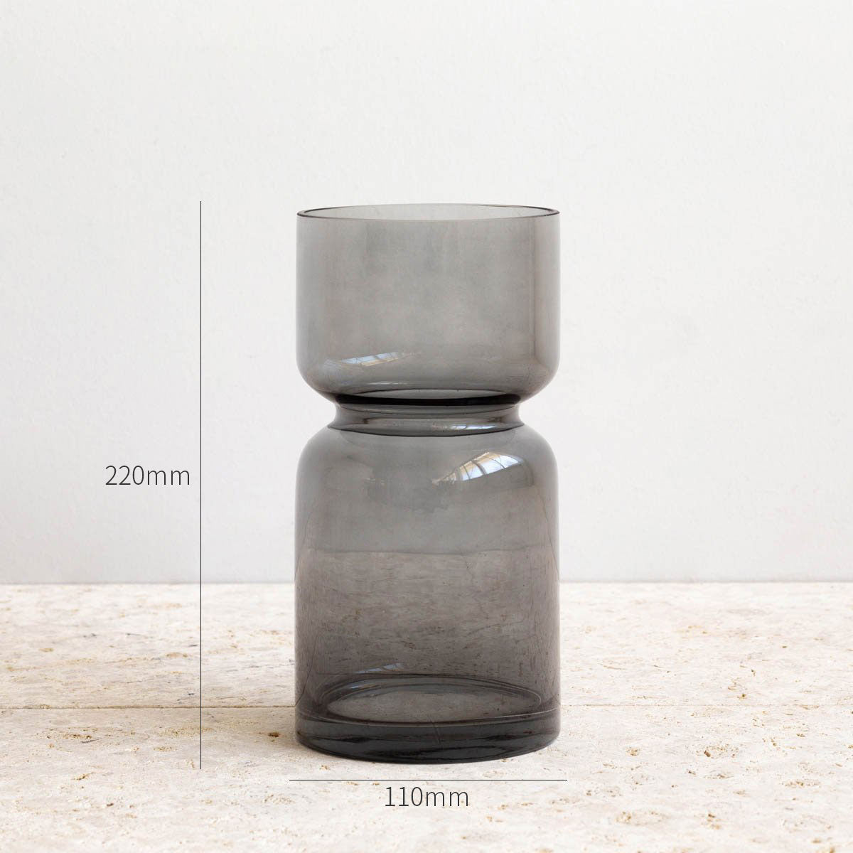 かなでもののグレーのガラスを使用した花の受け止め口が安定感のあるフラワーベース(サイズ・寸法詳細)