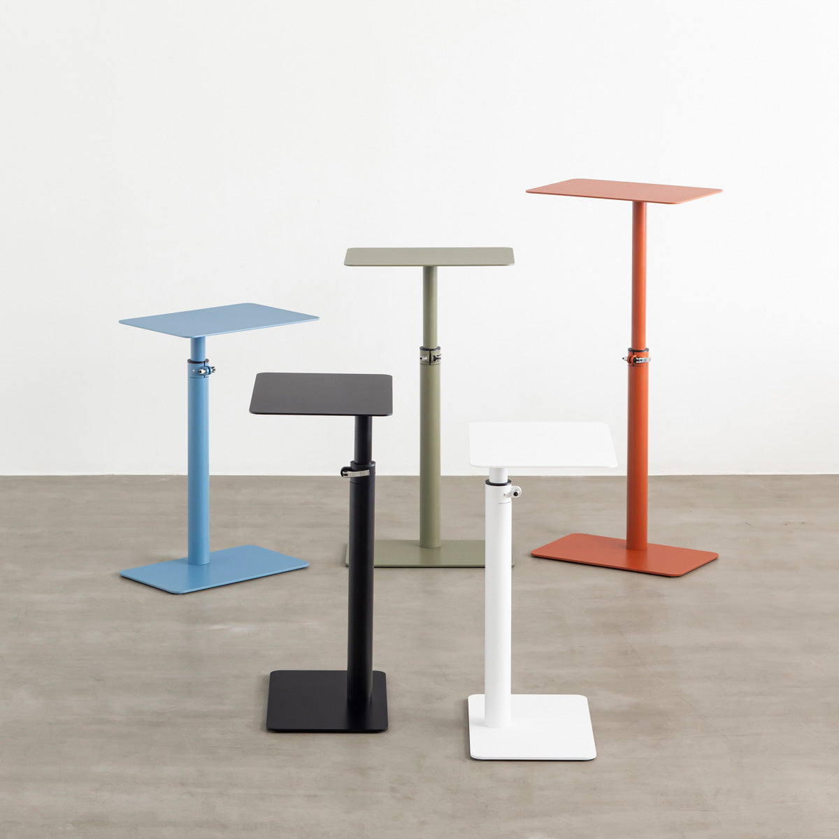 自由に高さを変えられる、シンプルでミニマルな昇降サイドテーブル（ホワイト・ブラック・ライトブルー・リードグリーン・テラコッタ）