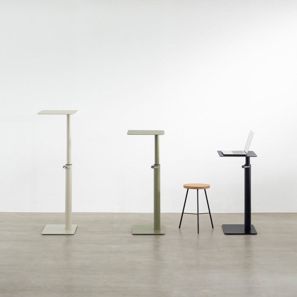 自由に高さを変えられる、シンプルでミニマルな昇降サイドテーブル（ペブルグレー・リードグリーン・ブラック）の使用例5