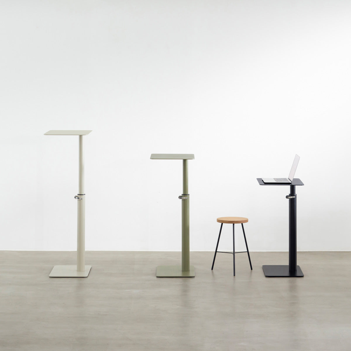 自由に高さを変えられる、シンプルでミニマルな昇降サイドテーブル（ペブルグレー・リードグリーン・ブラック）の使用例5