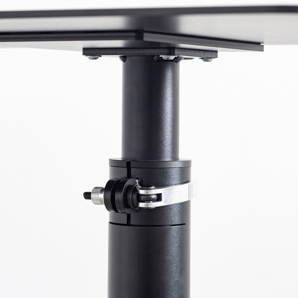 自由に高さを変えられる、シンプルでミニマルなブラック昇降サイドテーブル（脚）