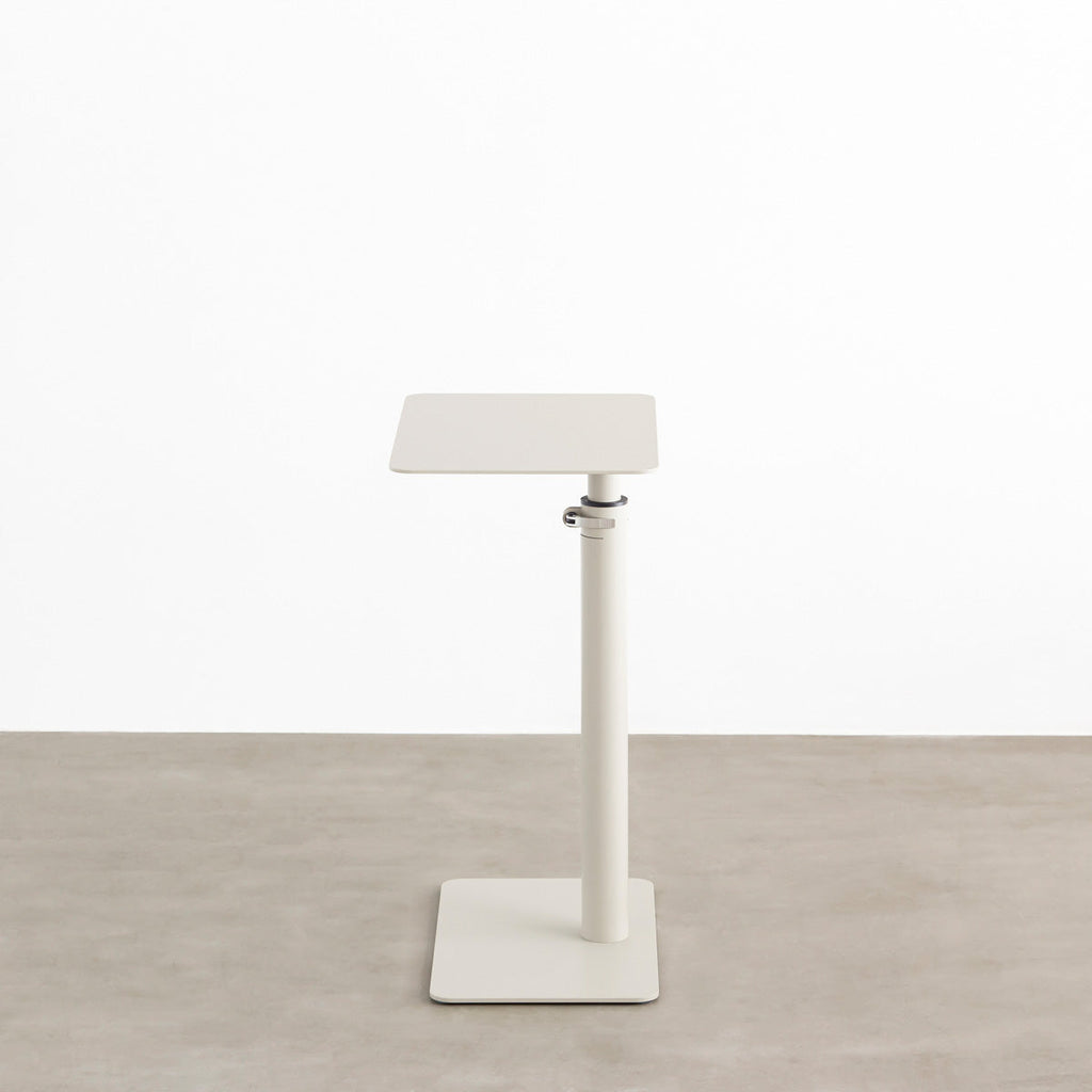 自由に高さを変えられる、シンプルでミニマルなペブルグレー昇降サイドテーブル（側面）