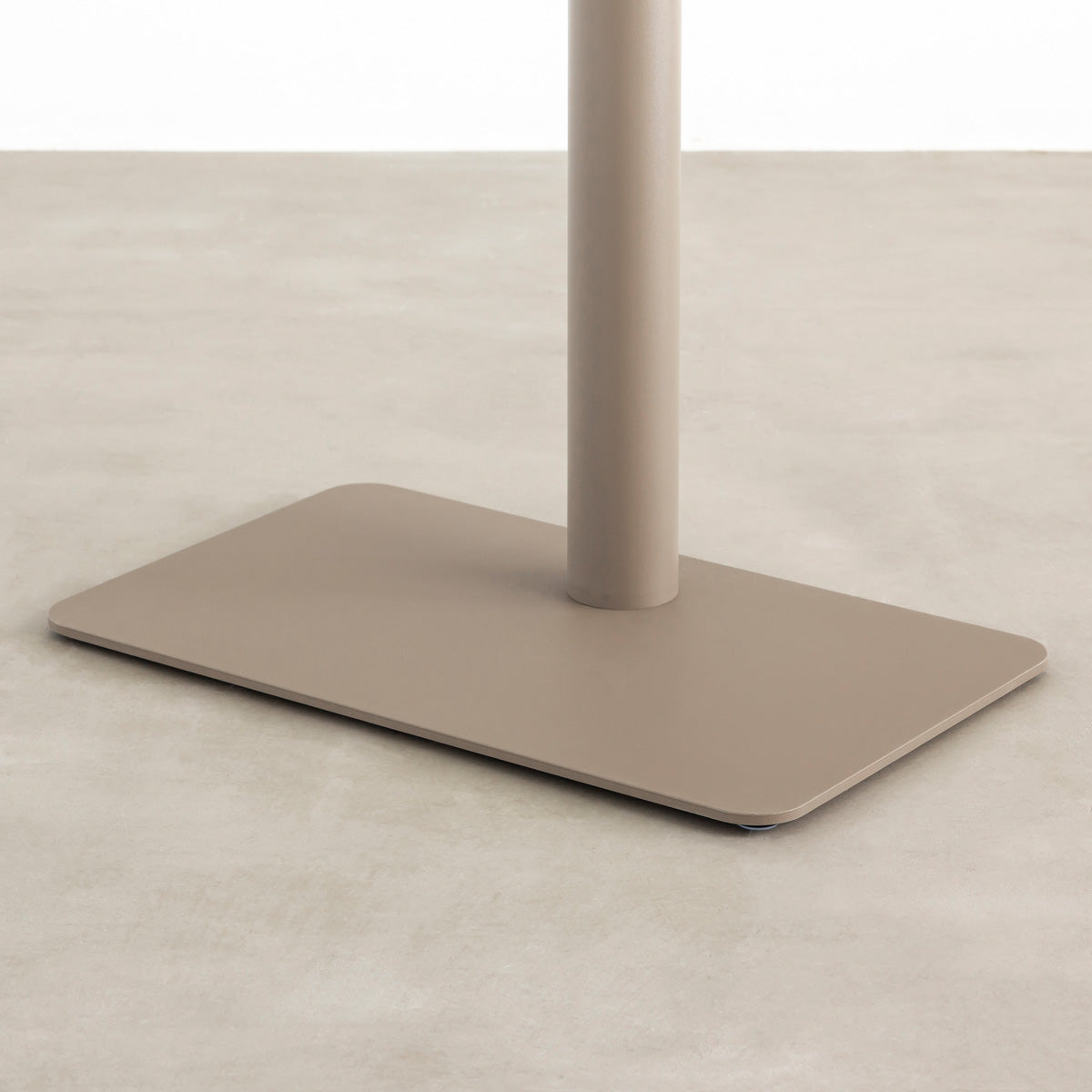 自由に高さを変えられる、シンプルでミニマルなベージュグレー昇降サイドテーブル（ベース）