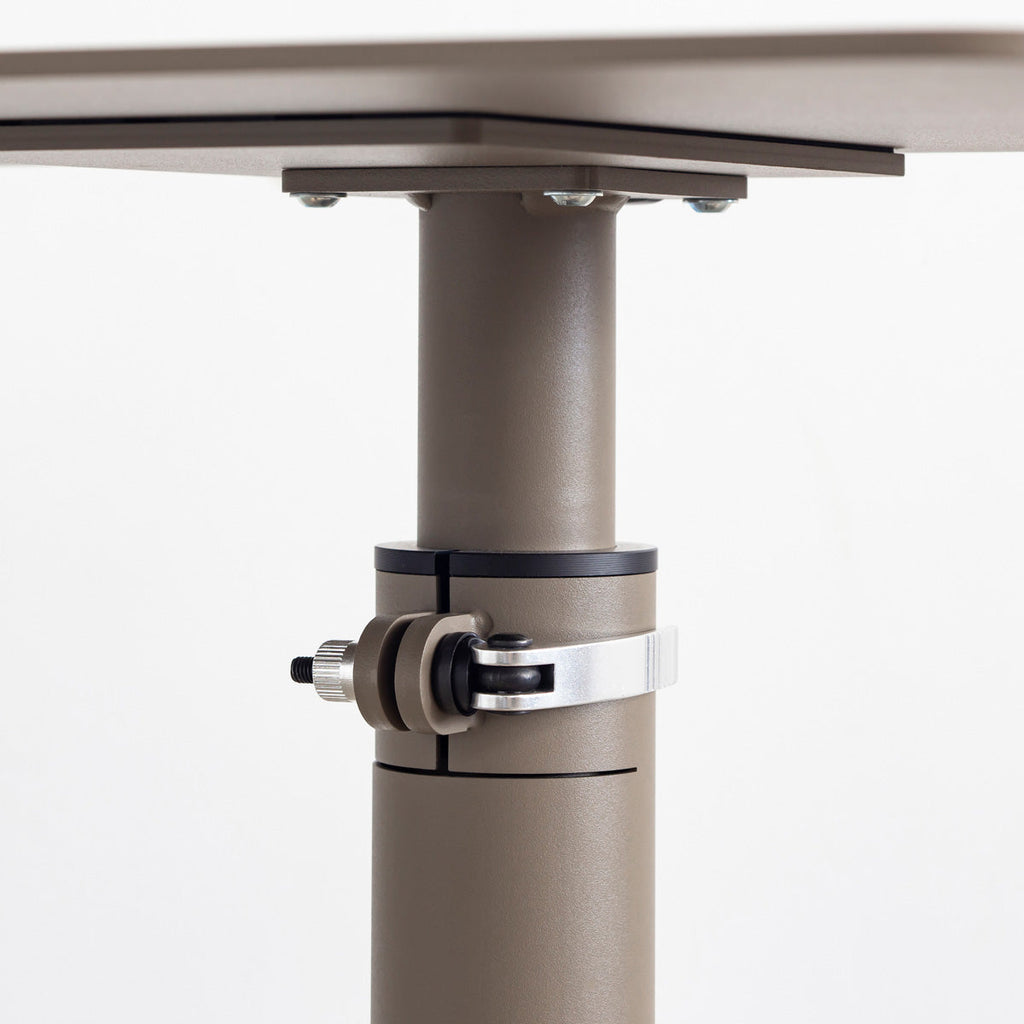 自由に高さを変えられる、シンプルでミニマルなベージュグレー昇降サイドテーブル（脚）