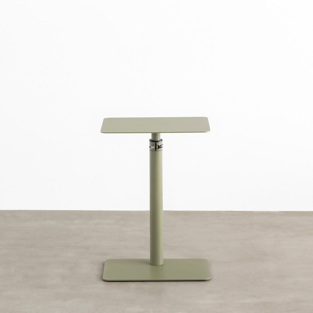 自由に高さを変えられる、シンプルでミニマルなリードグリーン昇降サイドテーブル（正面）