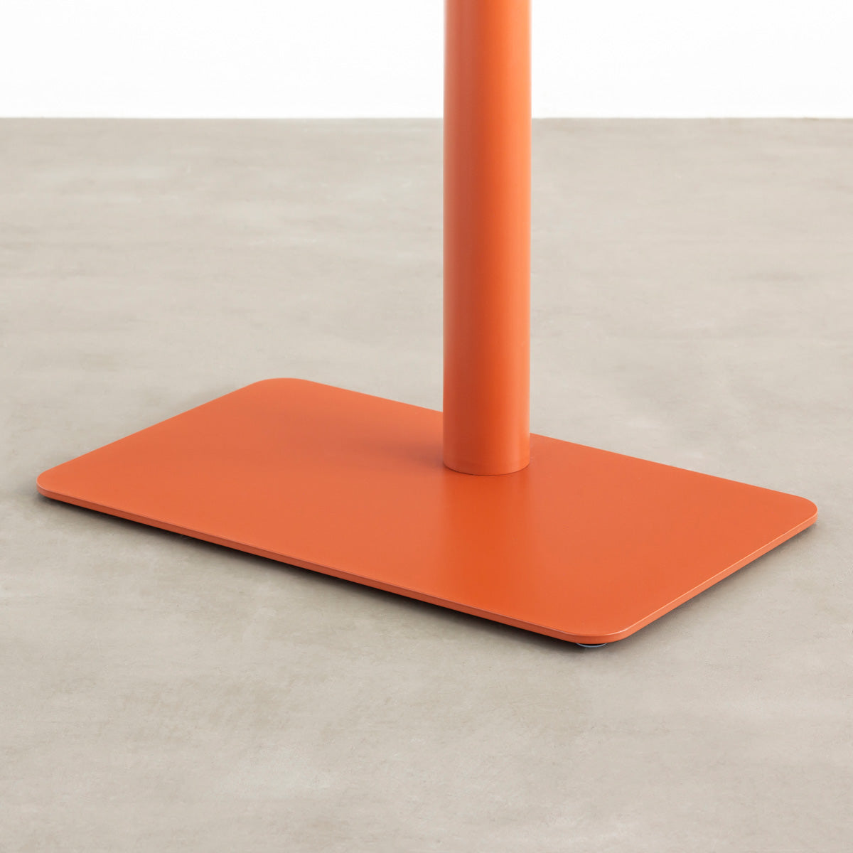 自由に高さを変えられる、シンプルでミニマルなテラコッタ昇降サイドテーブル(ベース)