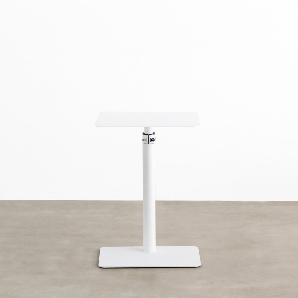 自由に高さを変えられる、シンプルでミニマルなホワイト昇降サイドテーブル（正面）