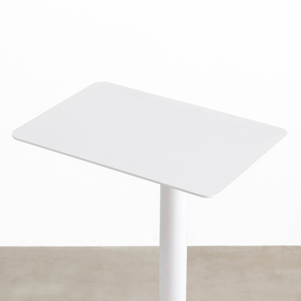 自由に高さを変えられる、シンプルでミニマルなホワイト昇降サイドテーブル（天板）