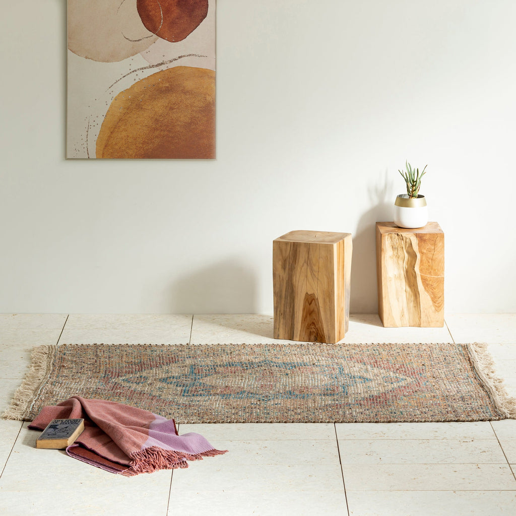 手織りのやわらかい風合いが素朴で印象的なラグの使用例2