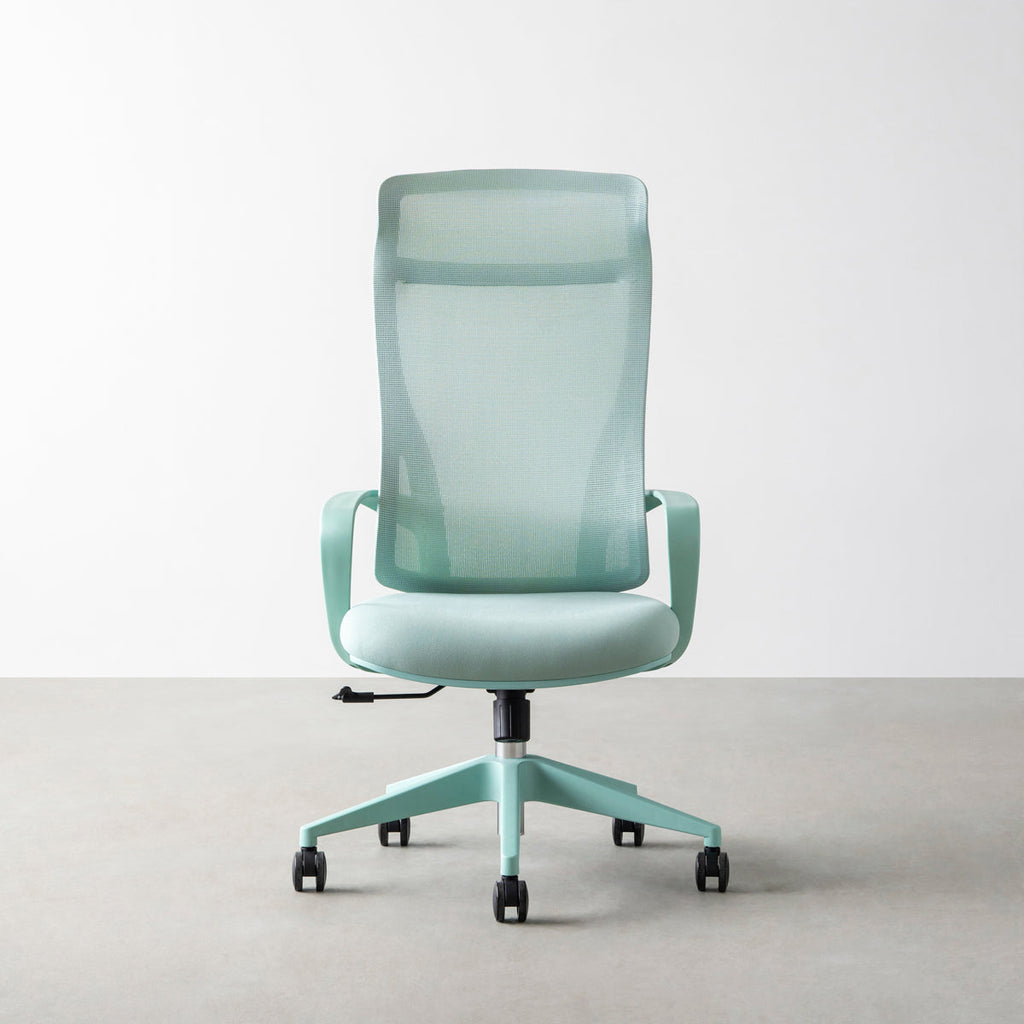 リクライニングできるグリーンのデスクチェア