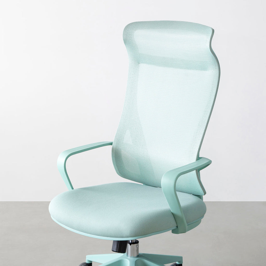 リクライニングできるグリーンのデスクチェア