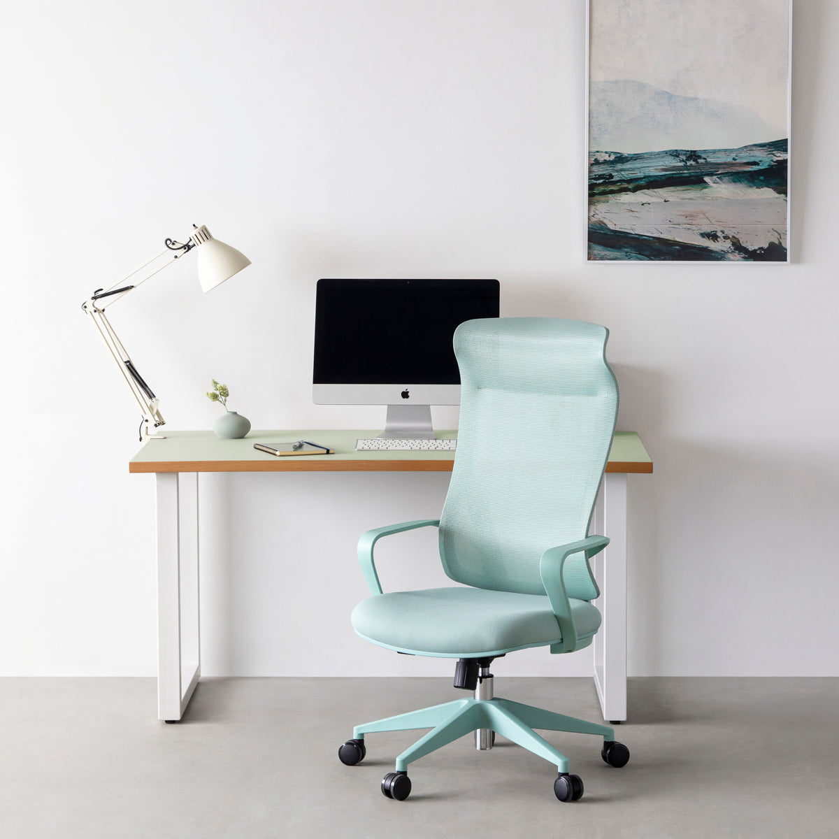 リクライニングできるグリーンのデスクチェア