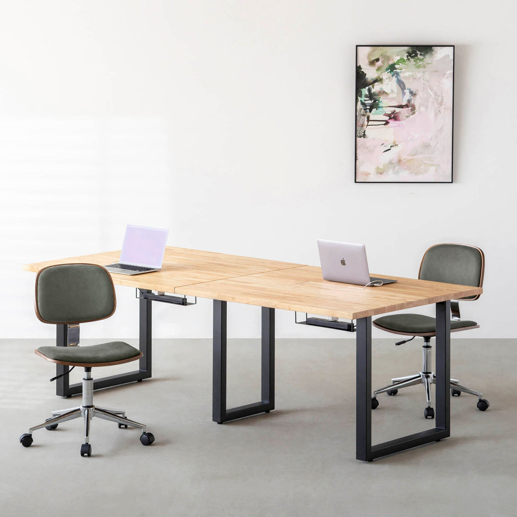 シンプルさの中にさりげない個性が光る、ミニマルモダンなグリーンのデスクチェア