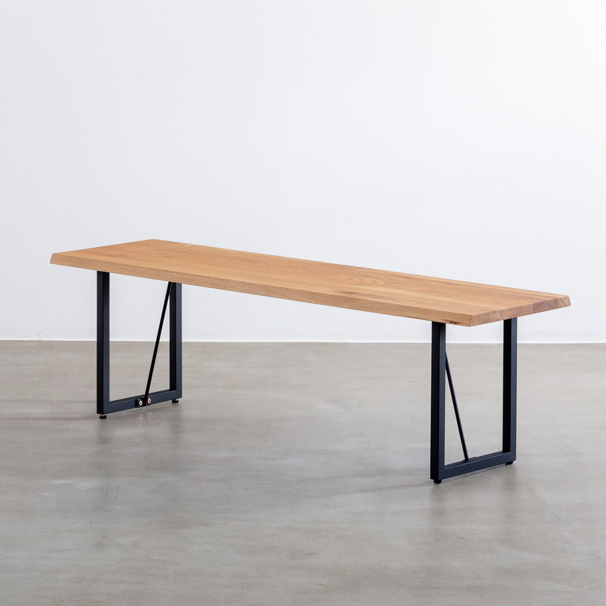 Lサイズオーク無垢材ベンチ・斜めからのアングル