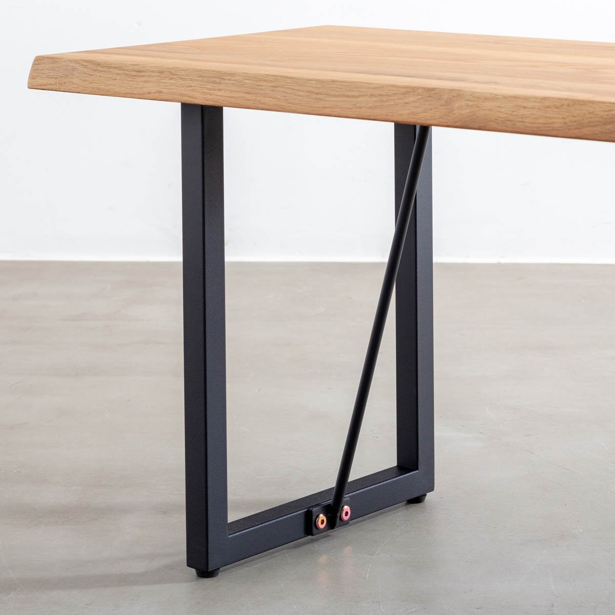 Lサイズオーク無垢材ベンチ・天板の脚クローズ