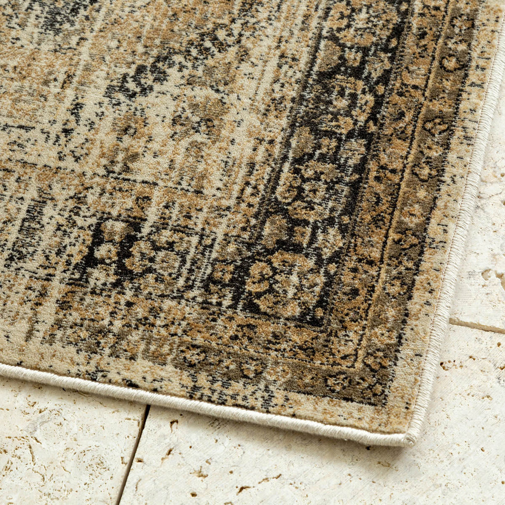 オリエンタルなダイヤ柄のパターンが美しいブラウンカラーのヴィンテージスタイルのラグの角