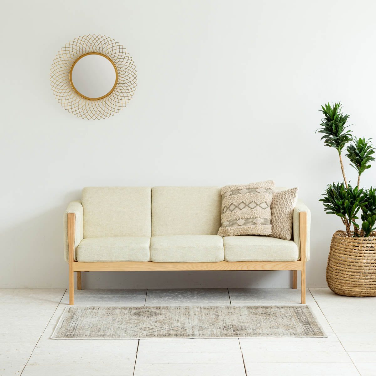 オリエンタルなダイヤ柄のパターンが美しいブラウンカラーのヴィンテージスタイルのラグの使用例3