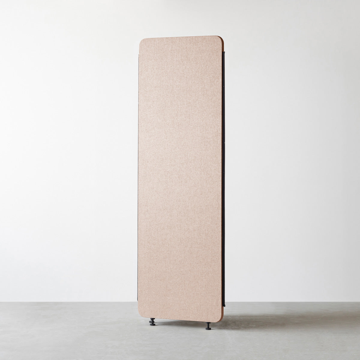 高密度のフェルトボードが騒音を吸収するシンプルなベージュのパーテーション60x180cm