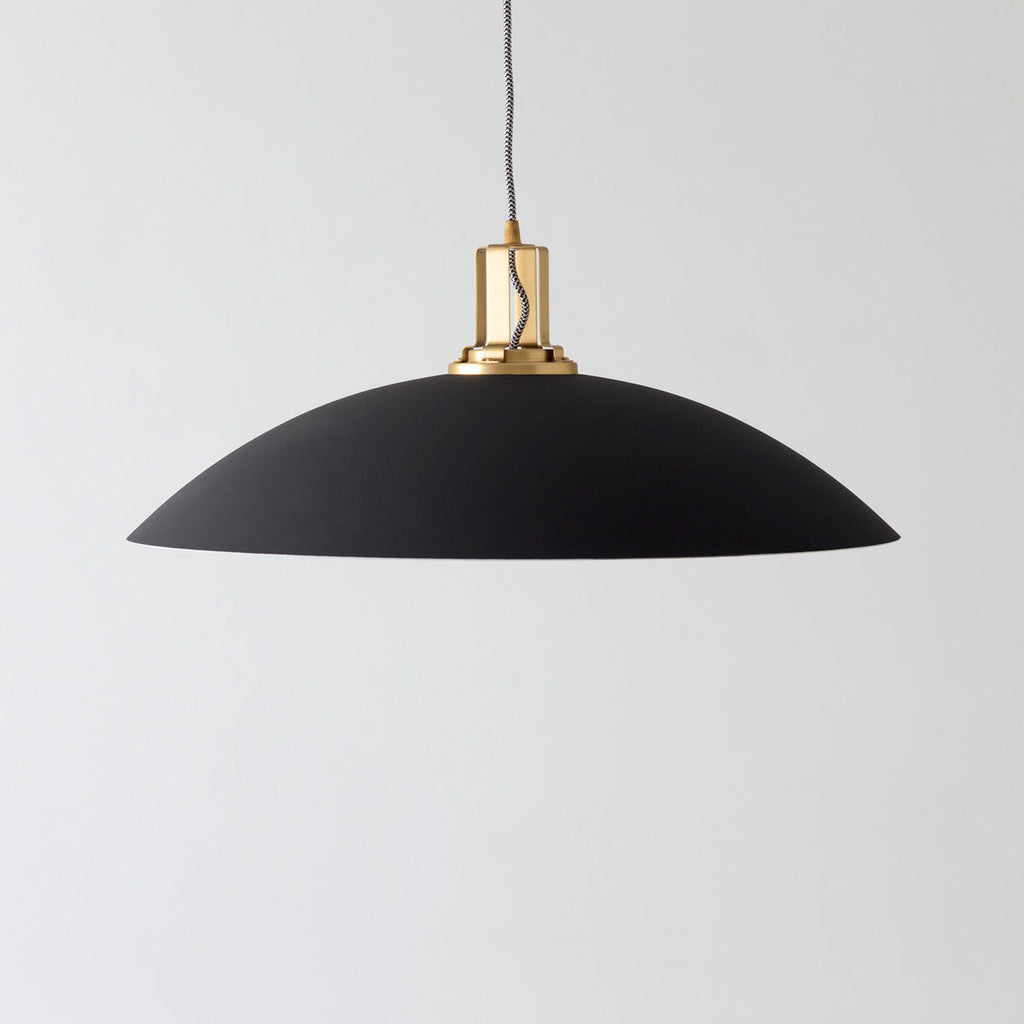 アルミ素材のシンプルなブラックのペンダントライト