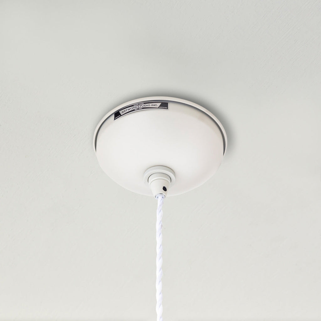 ホワイトワイヤーのペンダントライト・電球あり（取り付け部分）