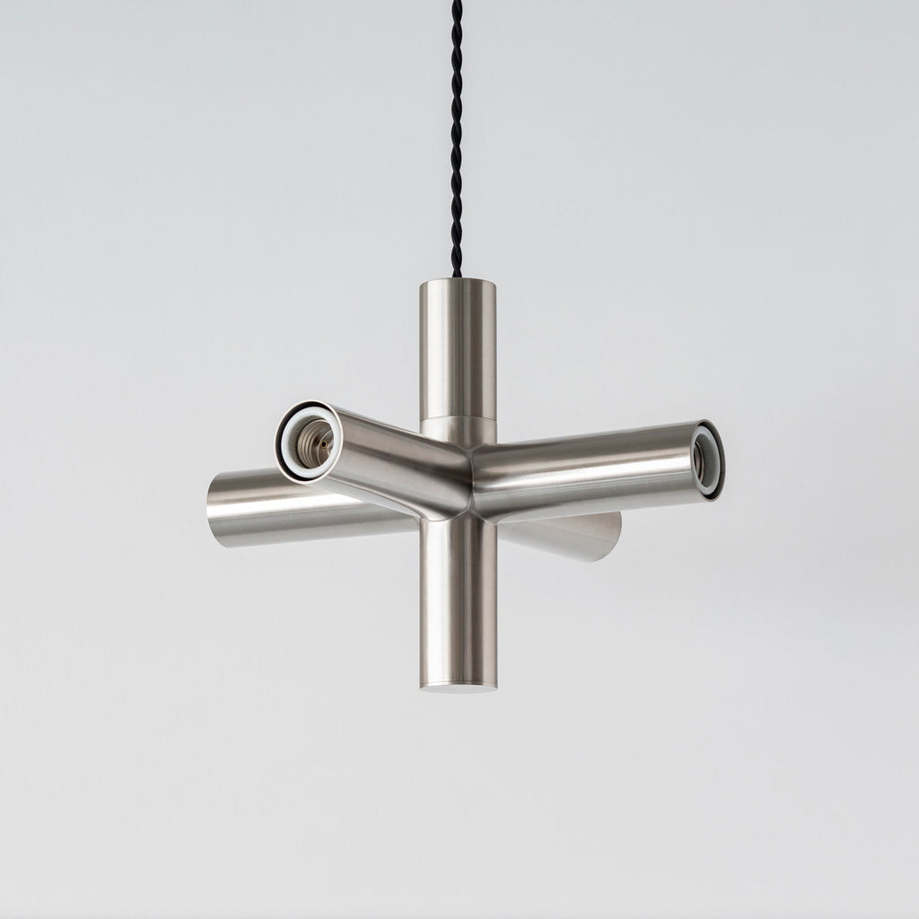 メタリックな輝きのペンダントライト