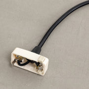 シックなグレーのクリアガラスとユニークな電球が印象的なディスクタイプのペンダントライト（灯具）