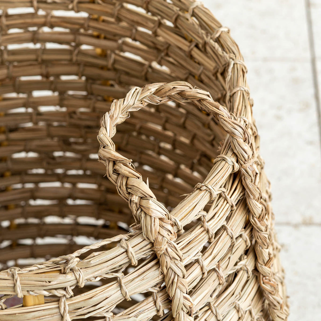 天然素材のシーグラスを使用した、丸みのあるナチュラルな雰囲気のポット（取っ手部分）