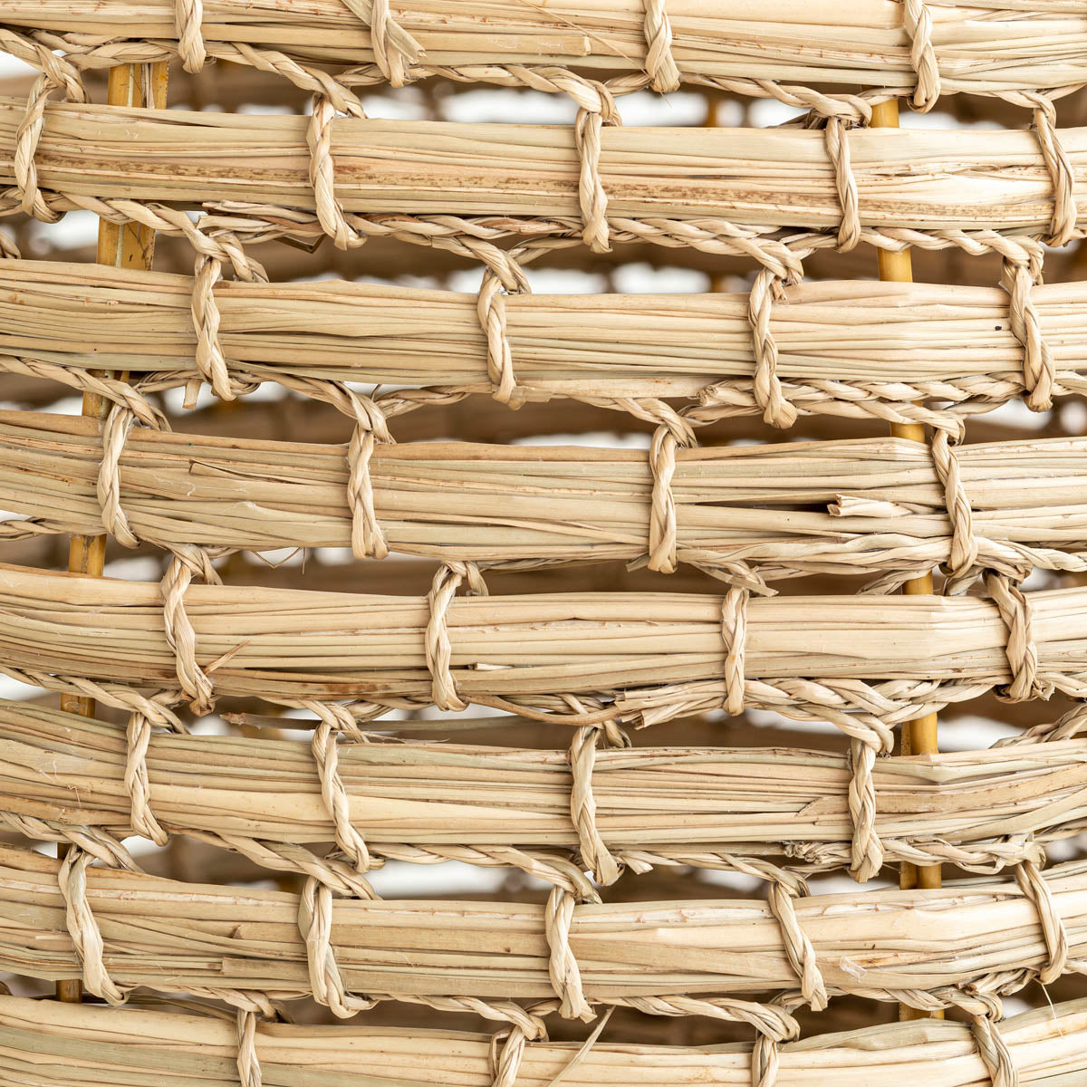 天然素材のシーグラスを使用した、丸みのあるナチュラルな雰囲気のポットの表面