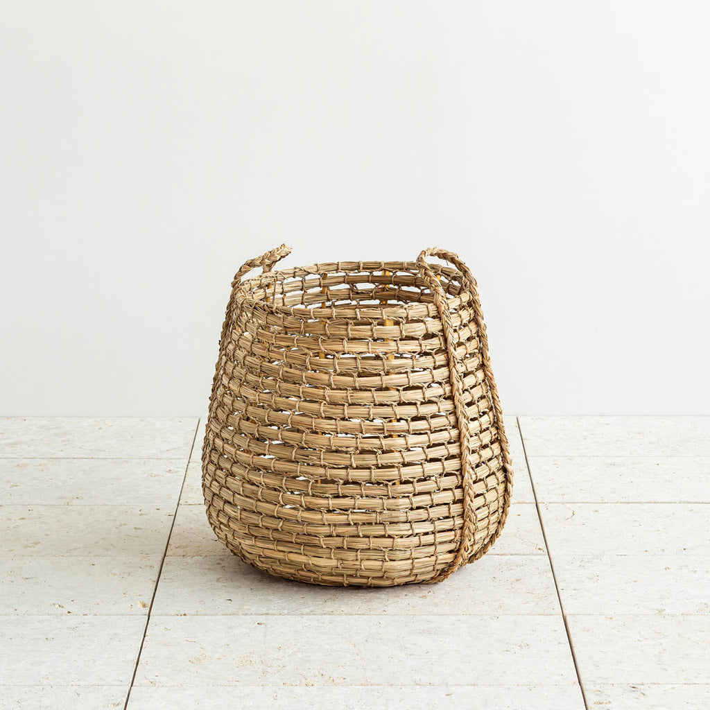 天然素材のシーグラスを使用した、丸みのあるナチュラルな雰囲気のポット