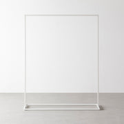 かなでもののシンプルで無駄のないデザインのホワイトアイアンフレームのハンガーラック 120cm