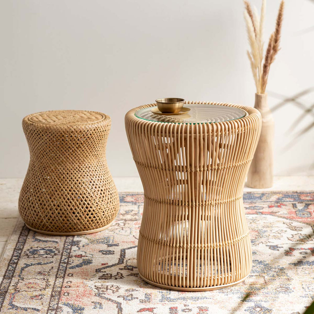 円形のラタンフレームが美しいサイドテーブルの使用例2