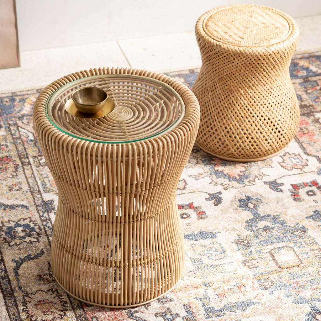 円形のラタンフレームが美しいサイドテーブルの使用例3