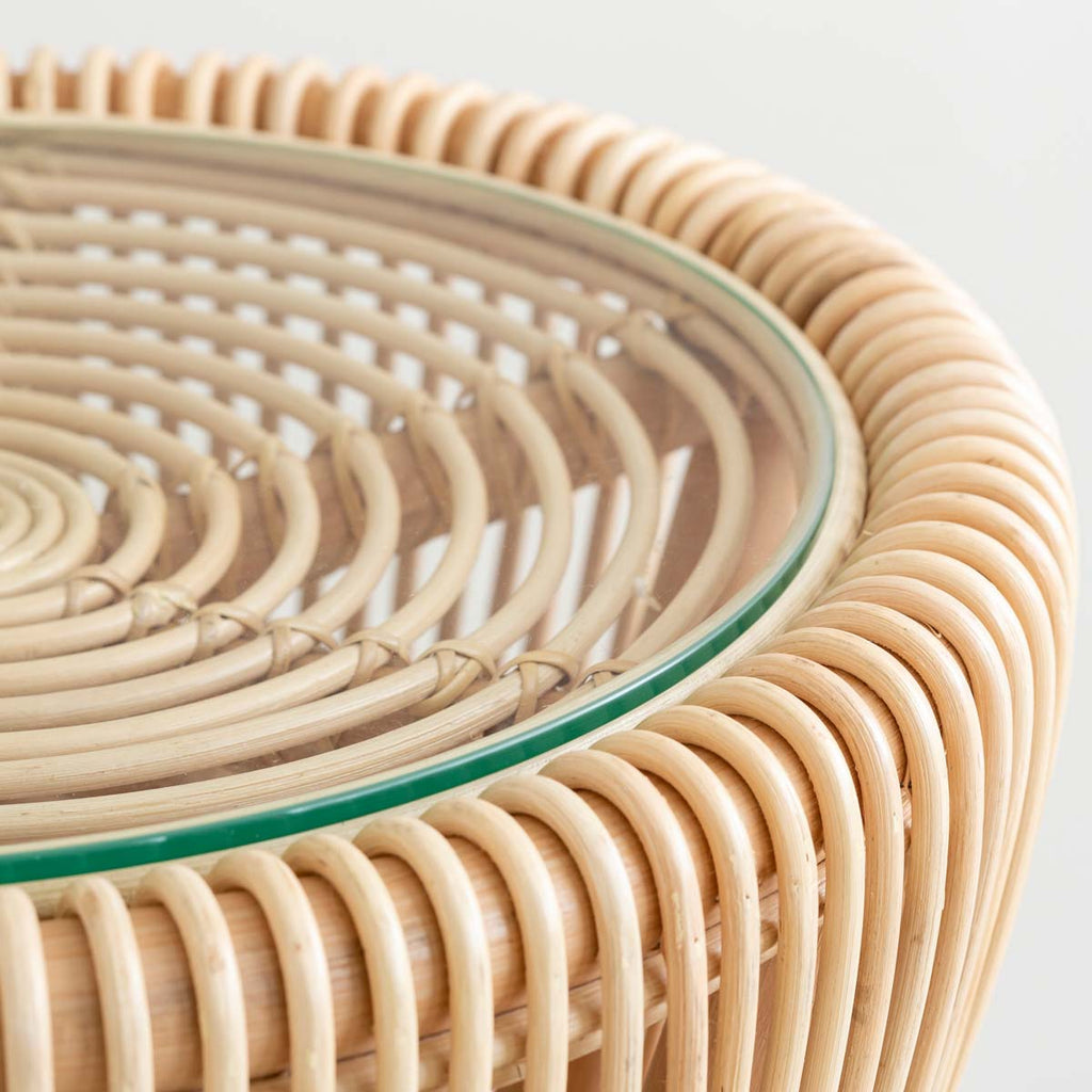 円形のラタンフレームが美しいサイドテーブル（天板・クローズアップ）