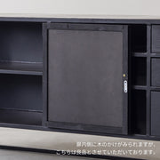 ラタン素材のサイドボード（扉内側・アテンション）