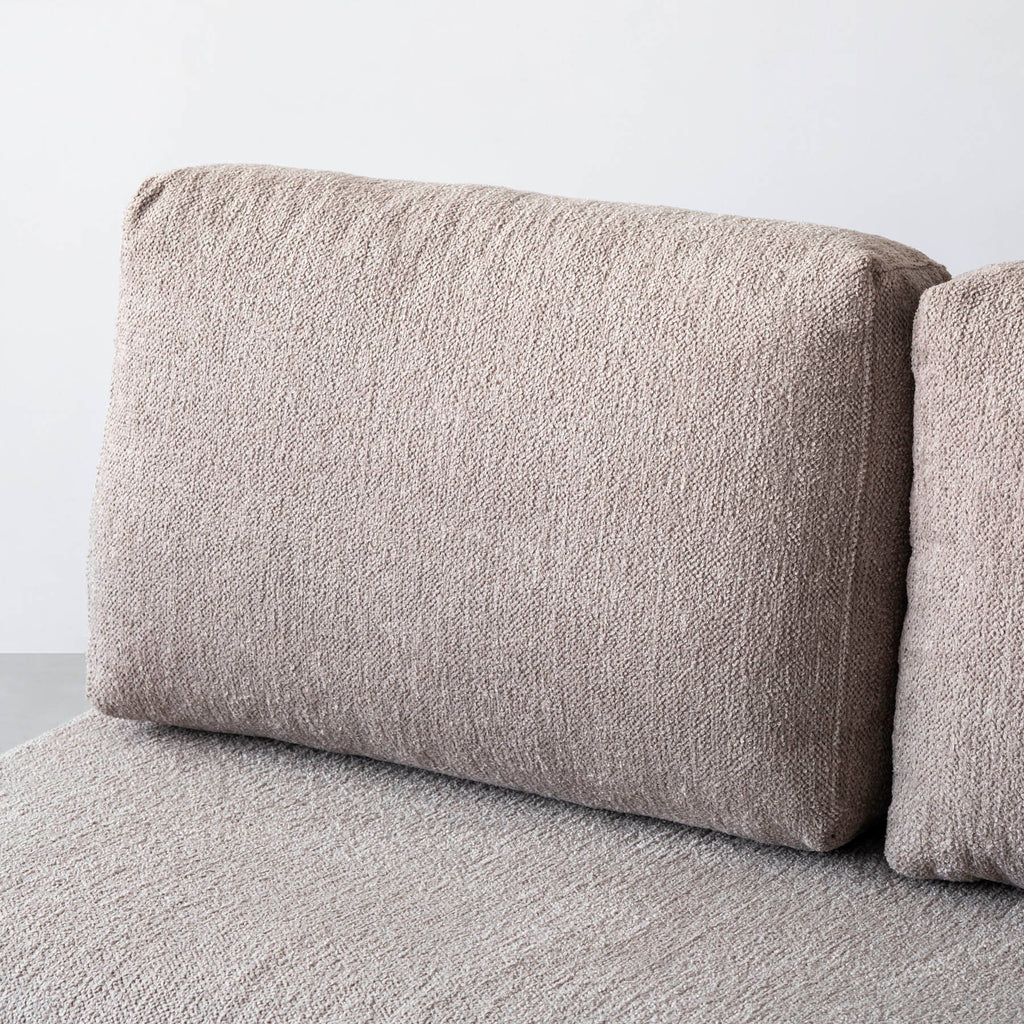 オーク無垢材とベージュのファブリックを使ったスタイルチェンジできるソファベッド