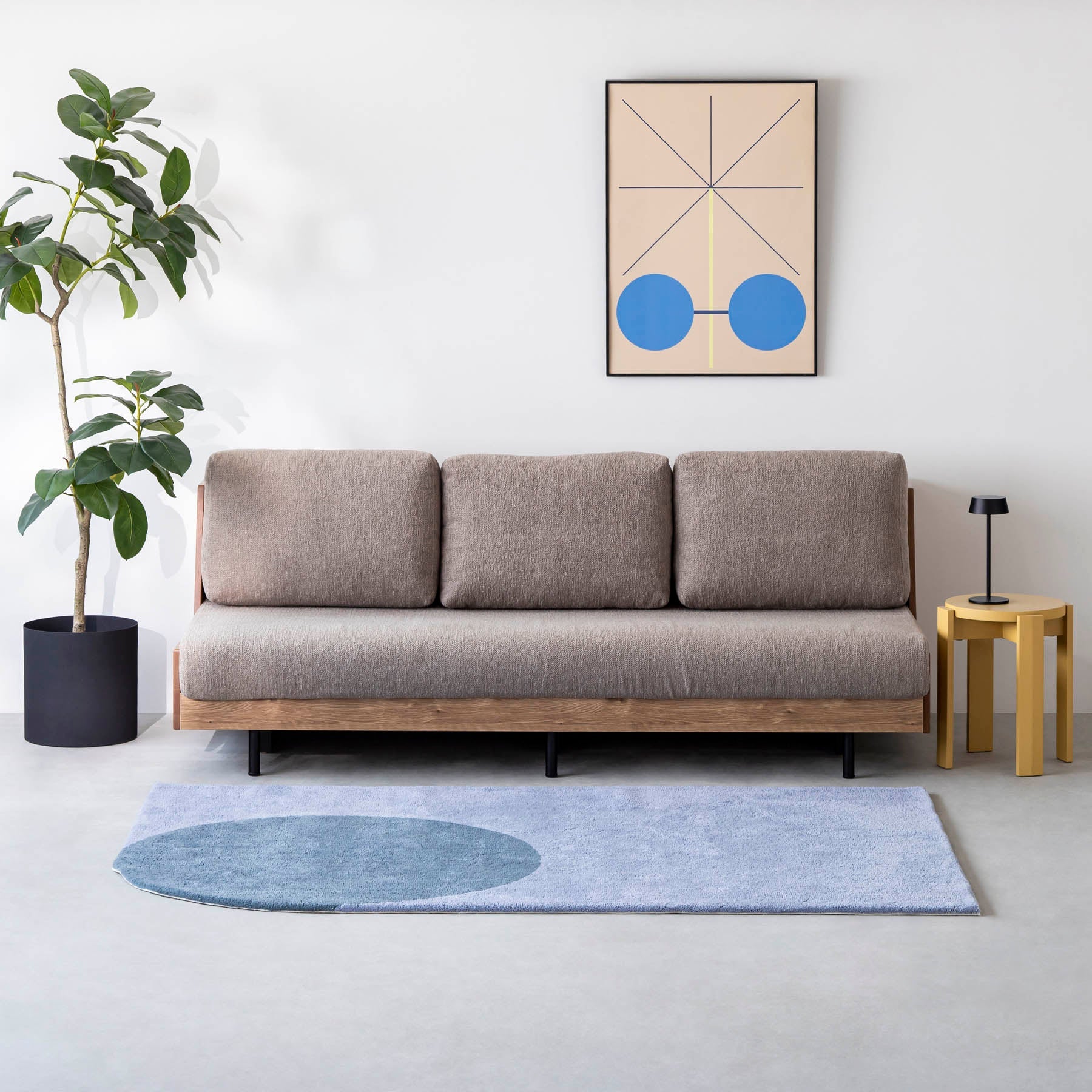 オーク無垢材とベージュのファブリックを使ったスタイルチェンジできるソファベッド