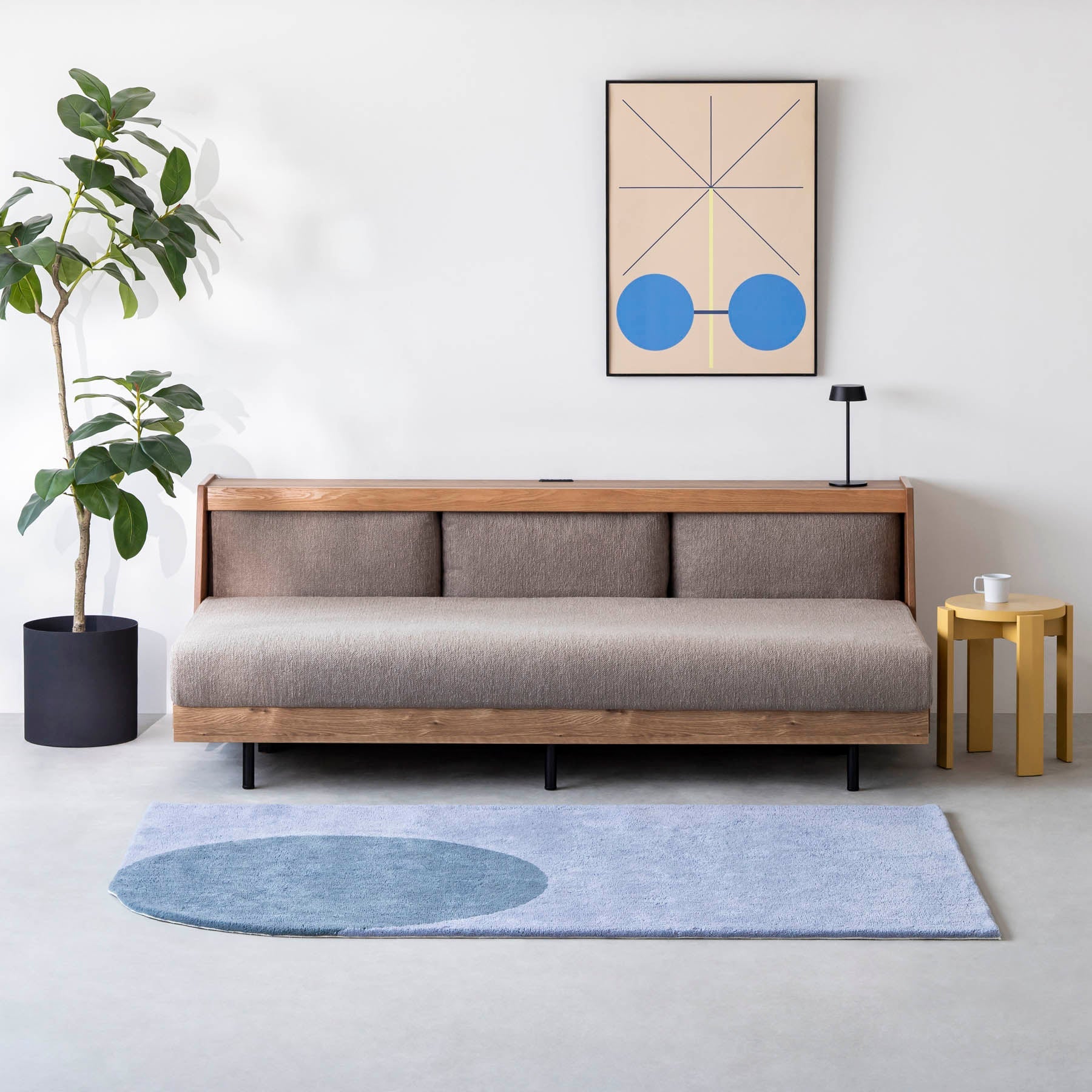 オーク無垢材とベージュのファブリックを使ったスタイルチェンジできるソファベッド