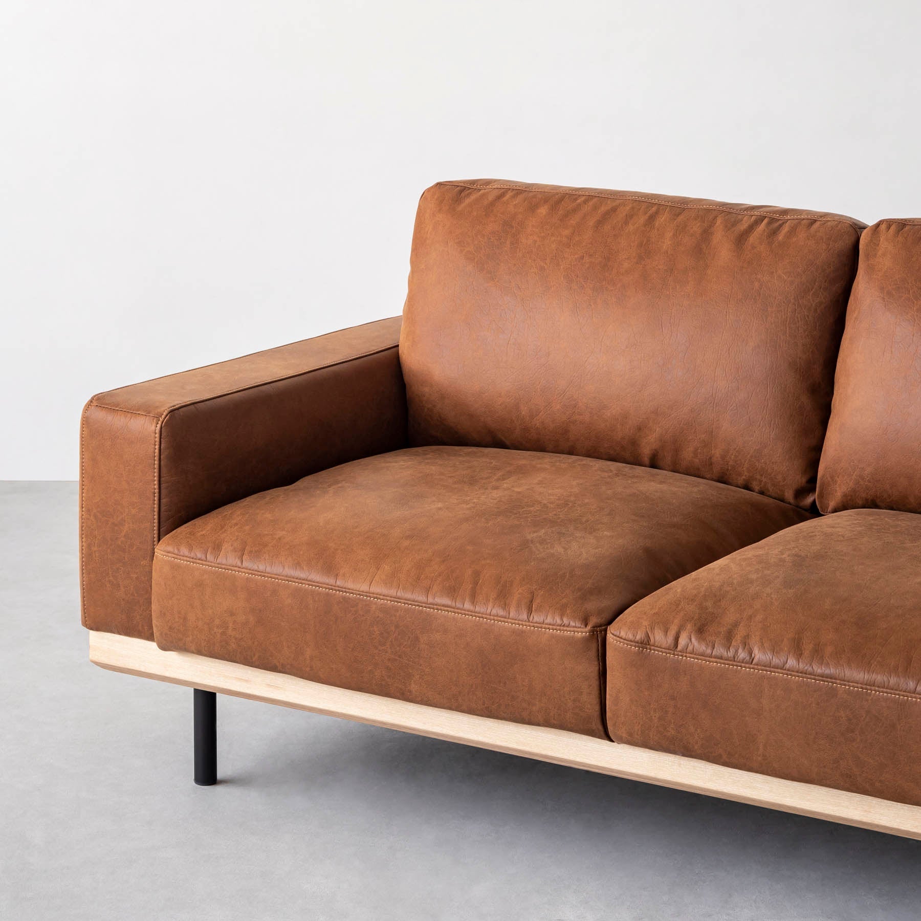 スーパーレザーテックスを採用した2.5シーターソファ