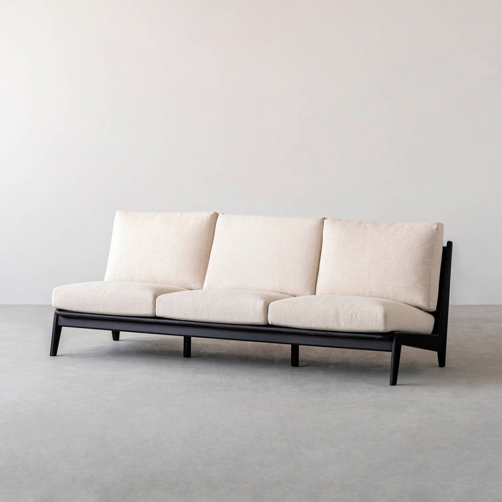 木製フレームの3人掛けソファ（ブラック／アイボリー）