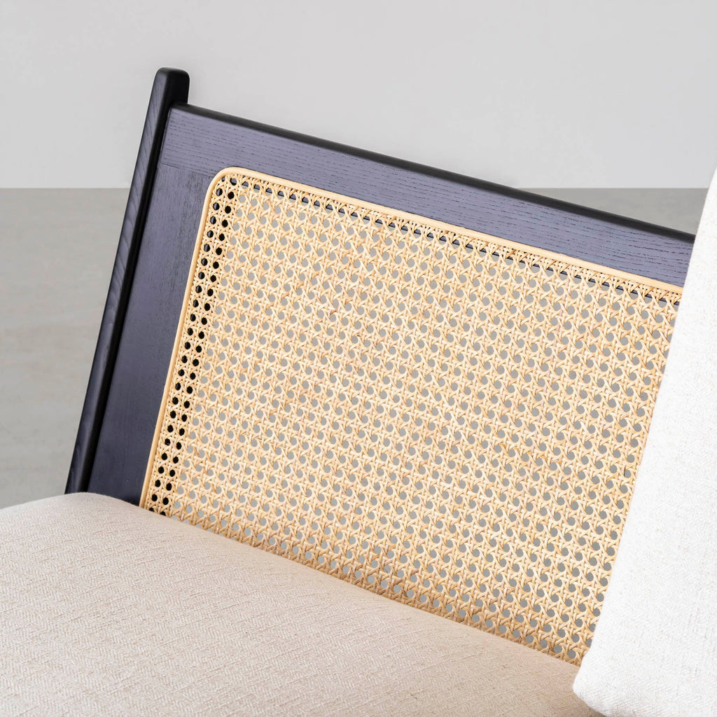 木製フレームの3人掛けソファ（ブラック／アイボリー）