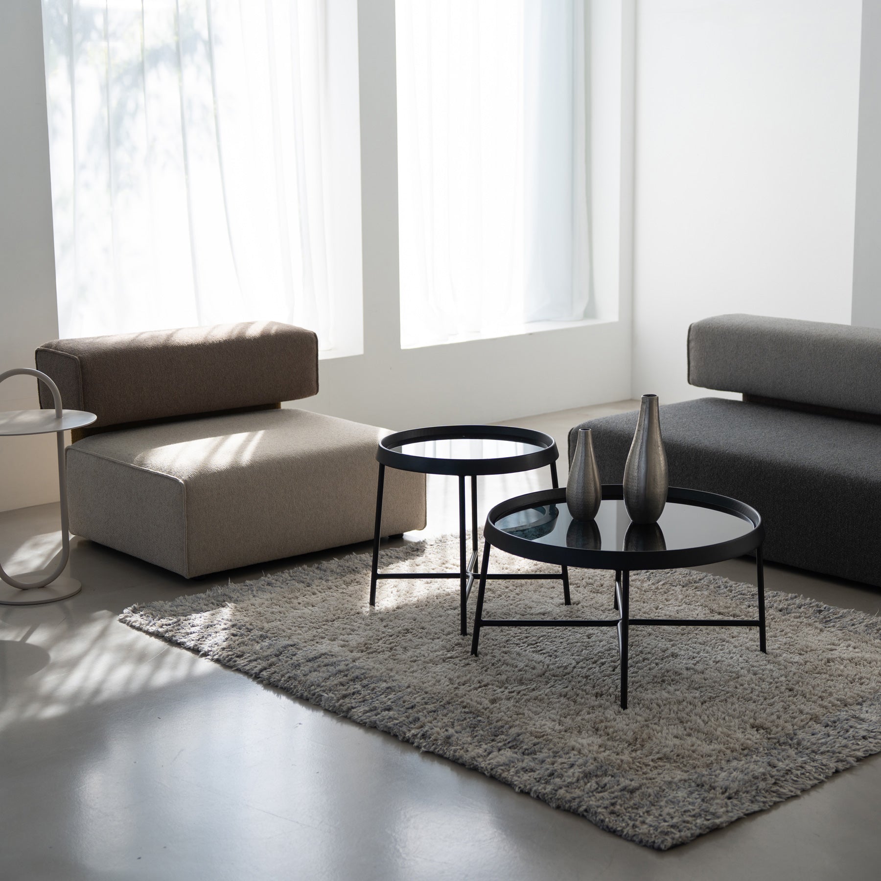 異なる色のボックスを組み合わせたアームレス1シーターソファ（ベージュ）