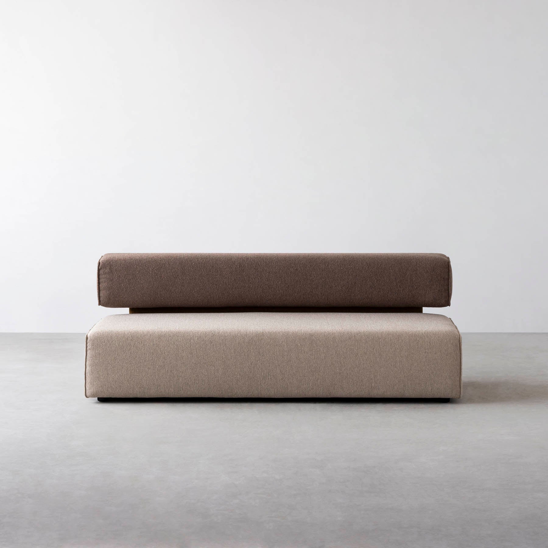 異なる色のボックスを組み合わせたアームレス2シーターソファ（ベージュ）