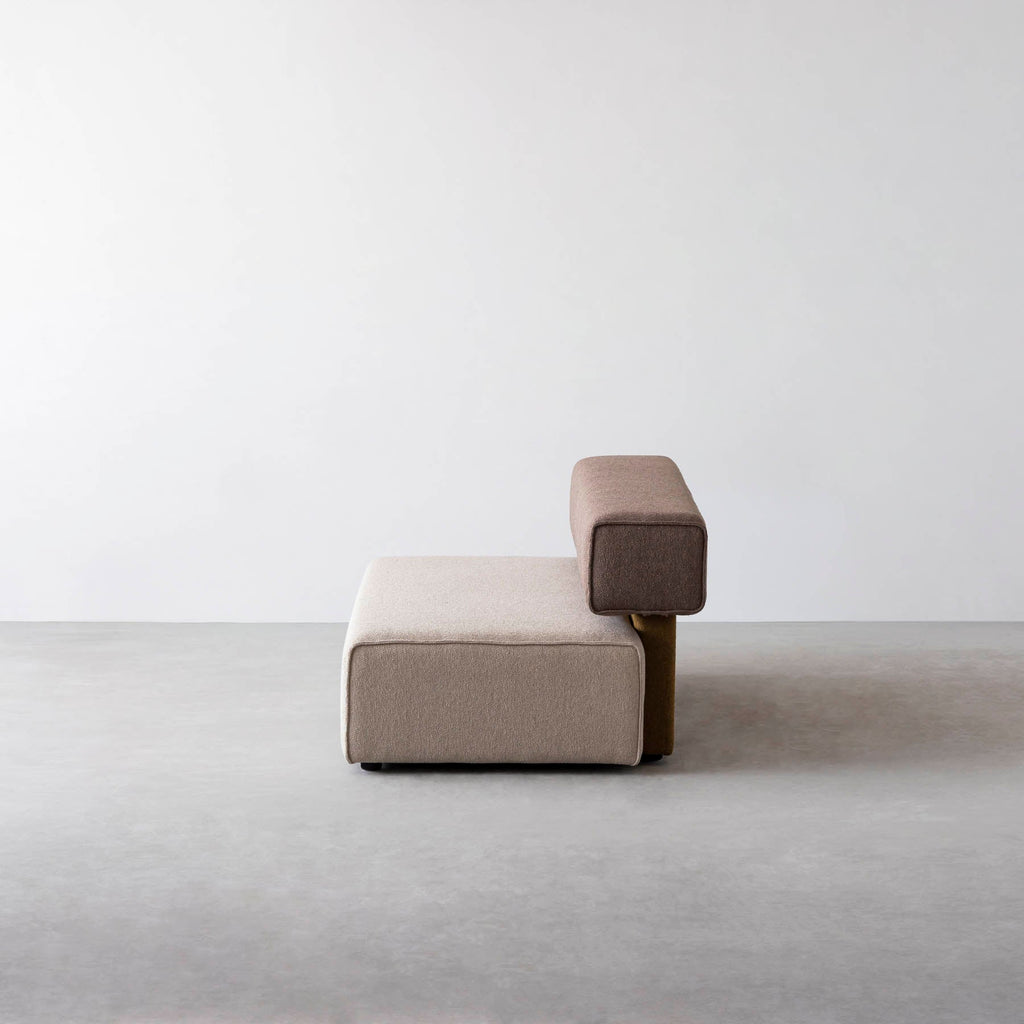 異なる色のボックスを組み合わせたアームレス2シーターソファ（ベージュ）