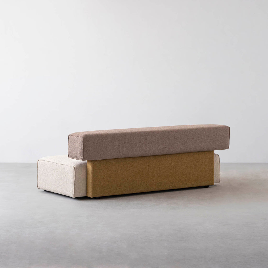 異なる色のボックスを組み合わせたアームレス2シーターソファ（ベージュ）