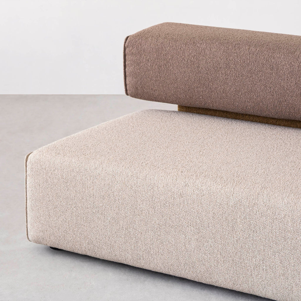 異なる色のボックスを組み合わせたアームレス2シーターソファ（ベージュ）