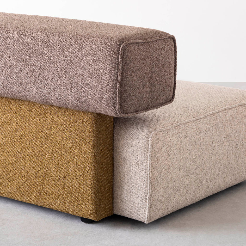 異なる色のボックスを組み合わせたアームレス2シーターソファ（ベージュ）