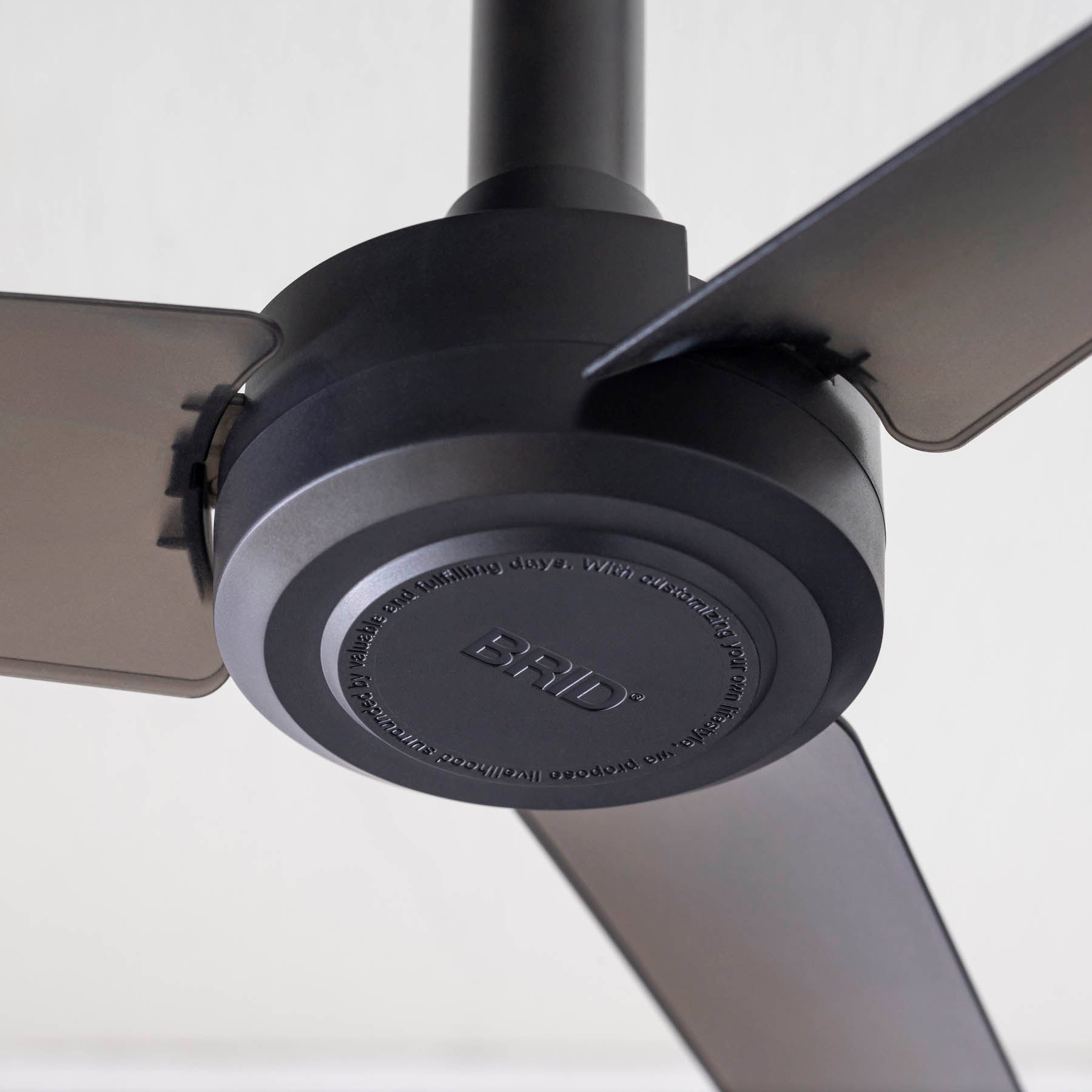 照明用のダクトレールに簡単に取り付けが出来るファン（ブラック）