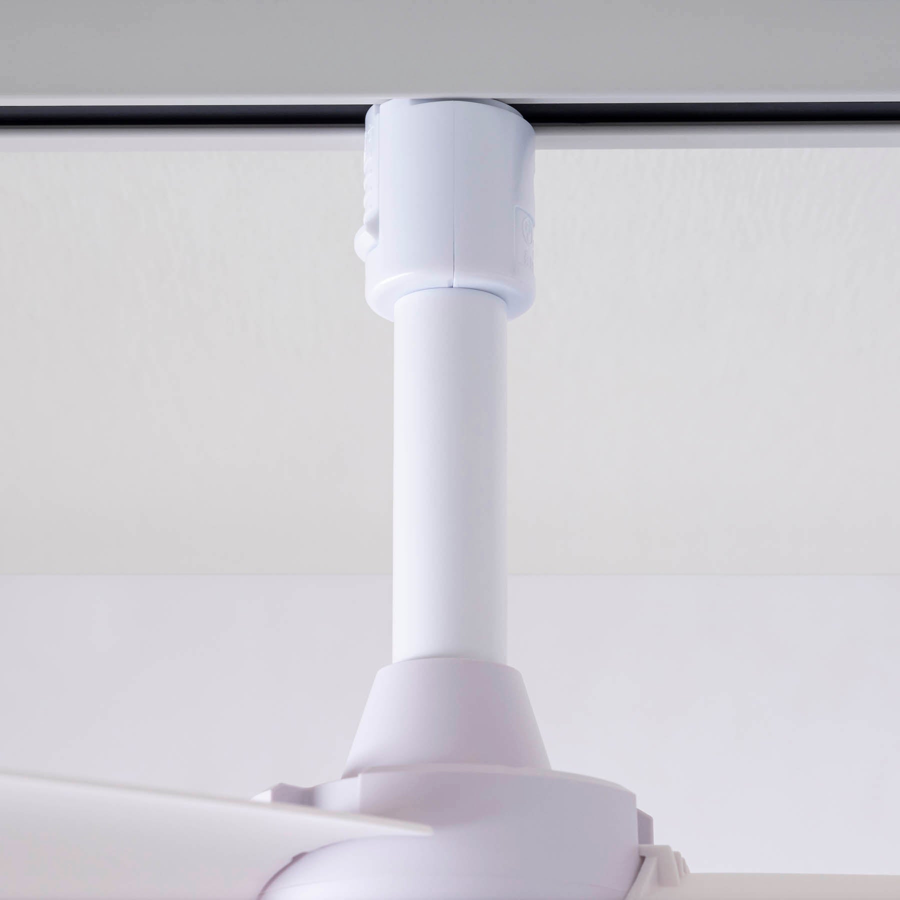 照明用のダクトレールに簡単に取り付けが出来るファン（ホワイト）