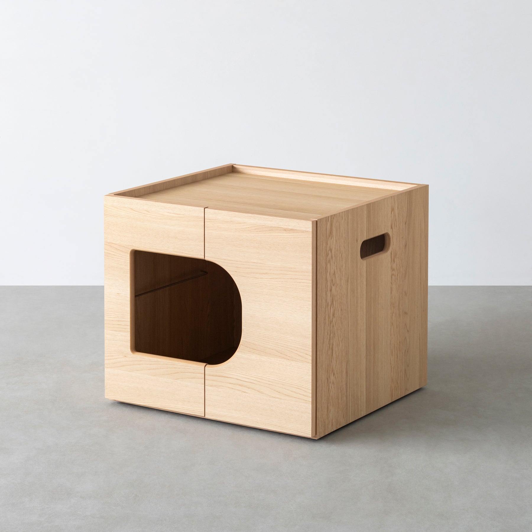 KARIMOKU CAT のミニマルモダンなナチュラルカラーのトイレカバー